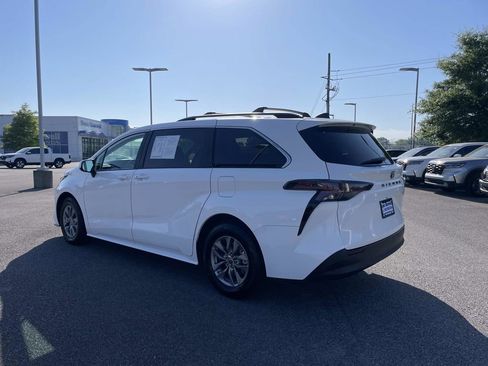 Used 2023 Toyota Sienna LE FWD image 6