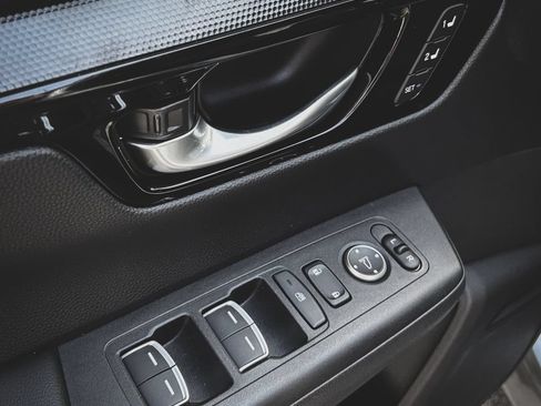 Used 2025 Honda CR-V Sport Touring image 9