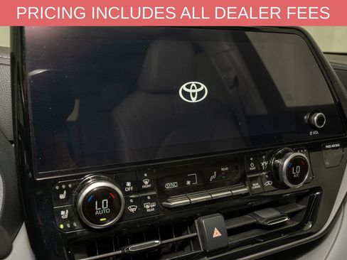 Certified 2024 Toyota Highlander Limited AWD/4WD image 15