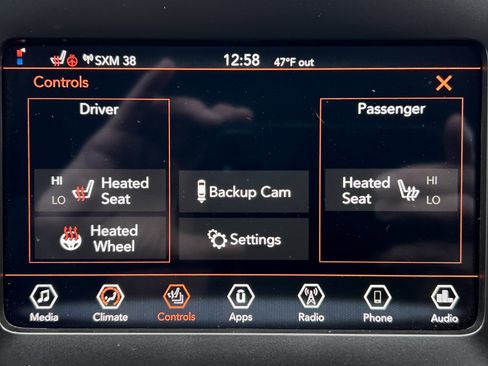 Used 2020 Jeep Cherokee Latitude Plus w/ Cold Weather Group AWD/4WD image 36