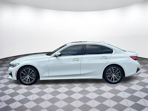 Used 2021 BMW 330e w/ Premium Package RWD image 2