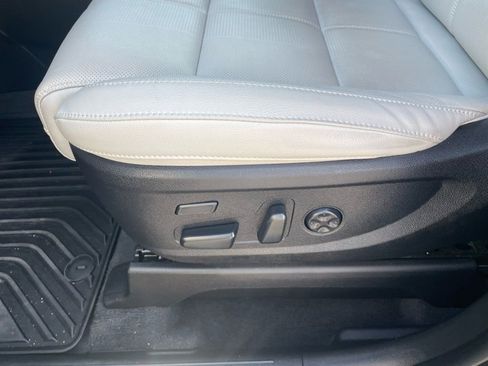 Used 2025 Kia Telluride SX image 11