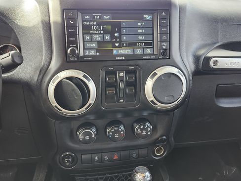 Used 2015 Jeep Wrangler Unlimited Sahara w/ Dual Top Group image 28