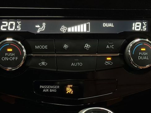 Used 2020 Nissan Rogue SL AWD/4WD image 30