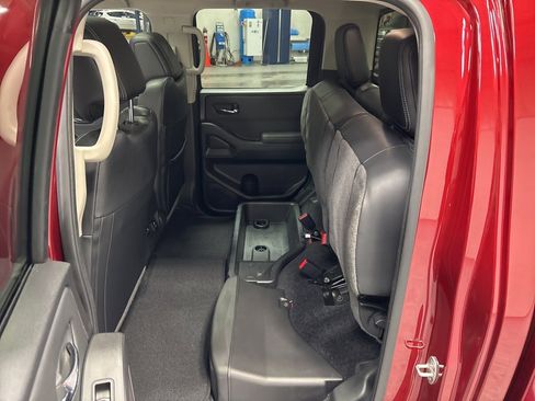 Used 2024 Nissan Frontier SL image 30