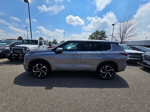 Used 2024 Mitsubishi Outlander SE AWD/4WD image 2