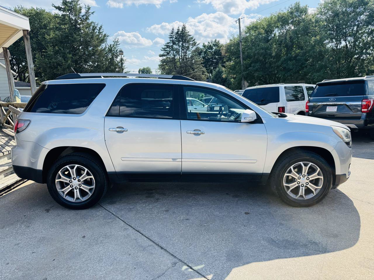 Used 2015 GMC Acadia SLE AWD/4WD image 2