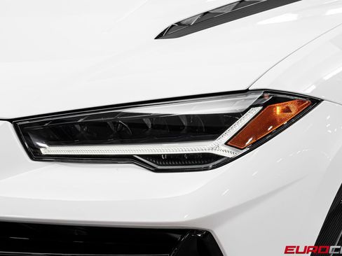 Used 2023 Lamborghini Urus Performante AWD/4WD image 12
