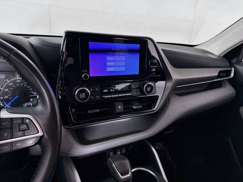 Used 2023 Toyota Highlander LE AWD/4WD image 15