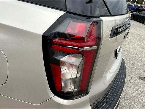 Used 2024 Chevrolet Suburban RST w/ Luxury Package AWD/4WD image 32