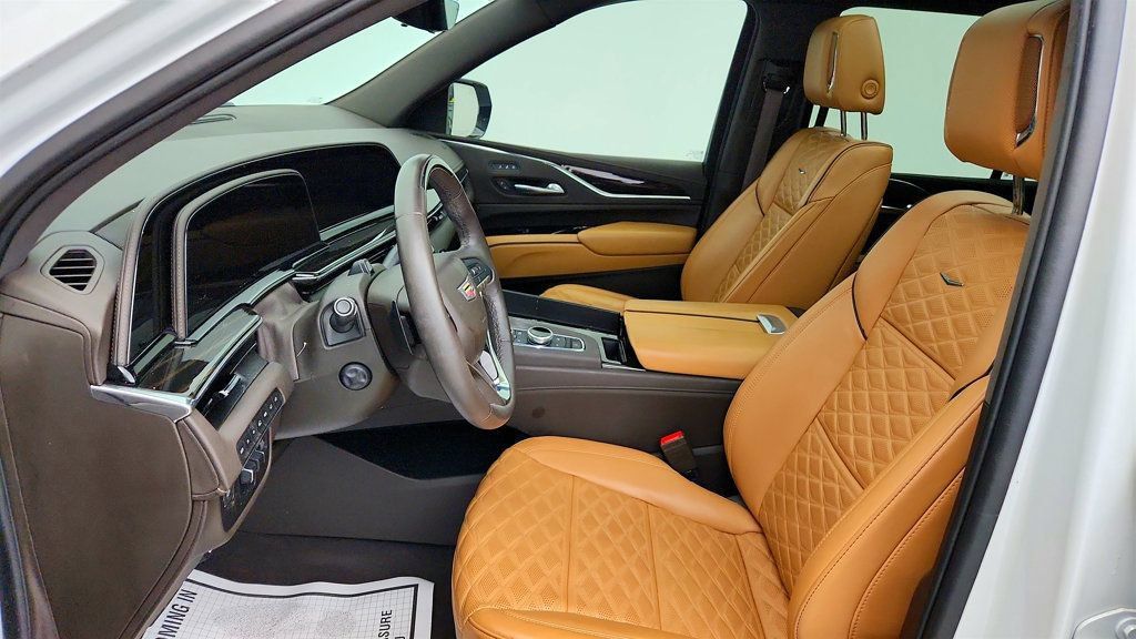 Used 2024 Cadillac Escalade Sport w/ Touring Package AWD/4WD image 17
