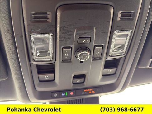 Used 2025 Chevrolet Suburban LT w/ Comfort Package AWD/4WD image 17