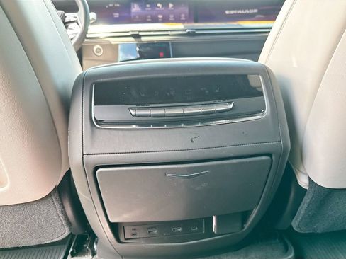 Used 2025 Cadillac Escalade Sport Platinum w/ LPO, Floor Liner Package AWD/4WD image 23