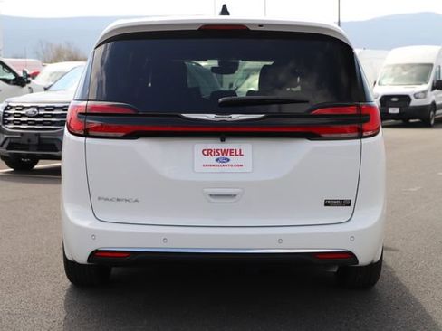 Used 2026 Chrysler Pacifica Select FWD image 5