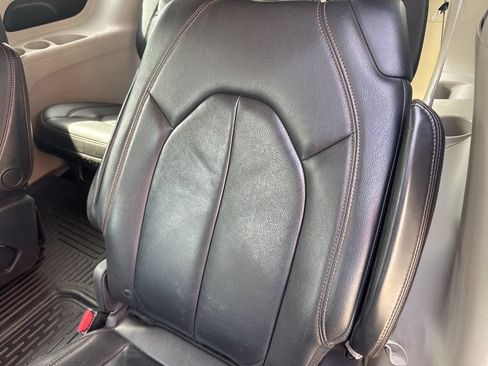 Used 2017 Chrysler Pacifica Touring-L FWD image 49