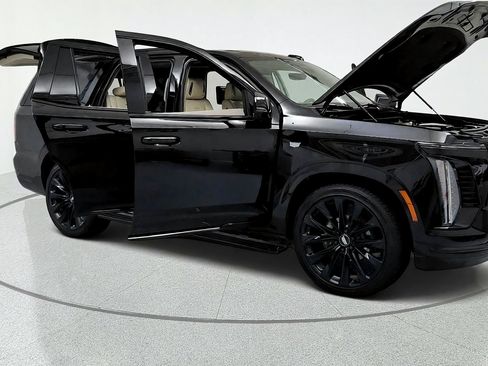 Used 2025 Cadillac Escalade Sport Platinum w/ LPO, ONYX Package AWD/4WD image 14