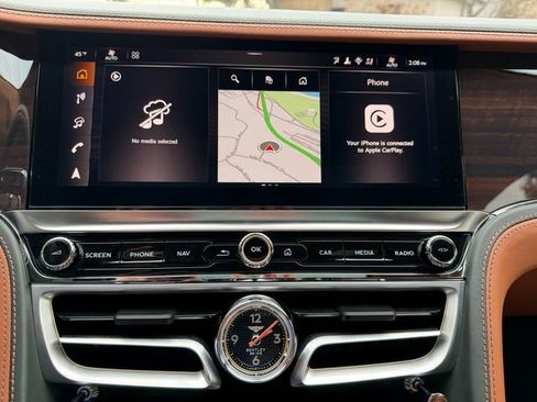 Used 2025 Bentley Flying Spur Plug-In Hybrid image 26