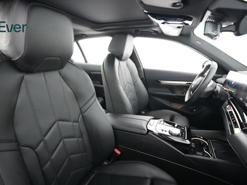 Used 2024 BMW i5 eDrive40i w/ Premium Package RWD image 23
