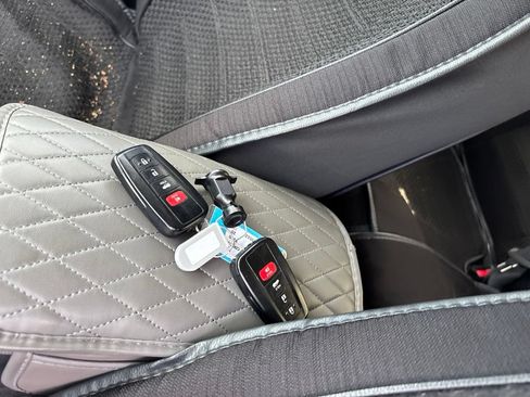 Used 2020 Toyota Corolla LE w/ Carpet Mat Package (TMS) FWD image 14
