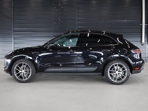 Used 2023 Porsche Macan image 2