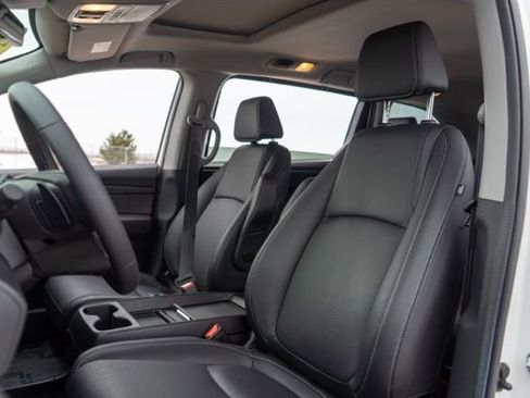 Used 2024 Honda Odyssey EX-L image 17