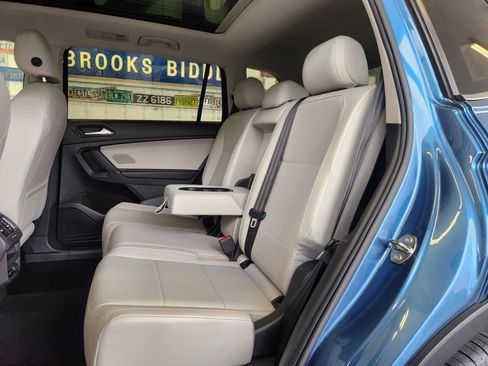 Used 2018 Volkswagen Tiguan SEL image 6