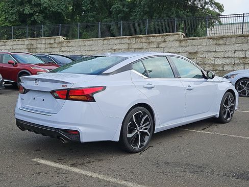 Certified 2023 Nissan Altima 2.5 SR w/ SR Premium Package FWD image 6