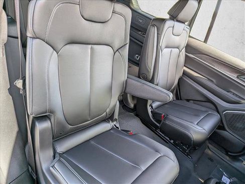 New 2026 Jeep Grand Cherokee L Limited w/ Limited Altitude Package AWD/4WD image 11