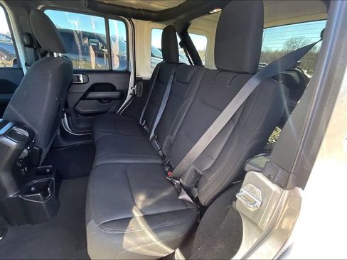 Used 2020 Jeep Wrangler Unlimited Sahara image 24