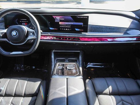 Certified 2025 BMW i7 eDrive50 w/ Premium Package image 12