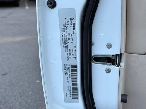 Used 2015 Chrysler 300 Limited RWD image 54