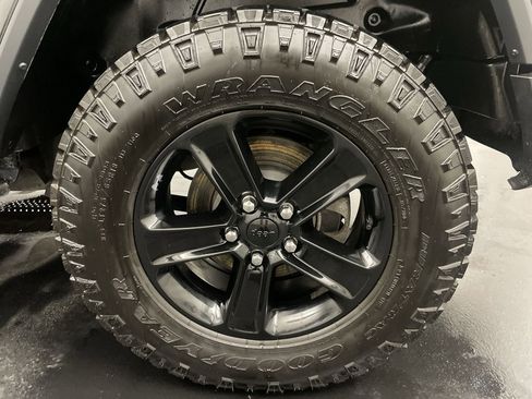 Used 2023 Jeep Wrangler Altitude image 26