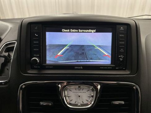 Used 2014 Chrysler Town & Country Touring FWD image 25