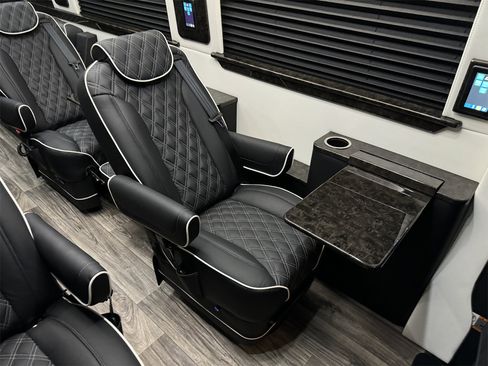 Used 2024 Mercedes-Benz Sprinter 3500 image 34