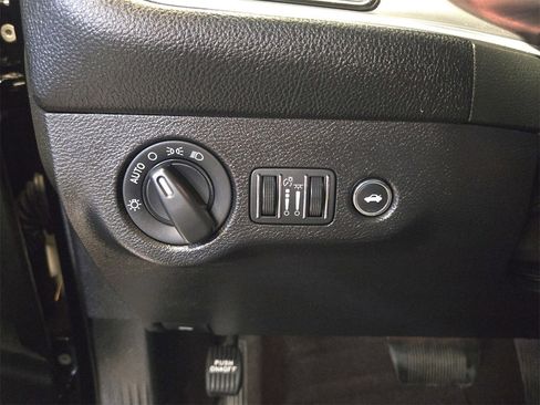 Used 2019 Dodge Challenger SXT image 25