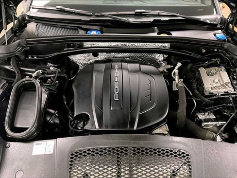 Certified 2020 Porsche Macan AWD/4WD image 32