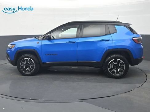 Used 2025 Jeep Compass Trailhawk AWD/4WD image 4