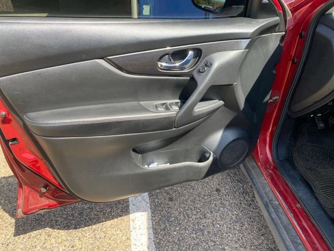 Used 2017 Nissan Rogue S AWD/4WD image 29
