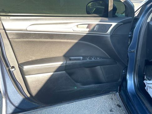 Used 2019 Ford Fusion SE FWD image 14