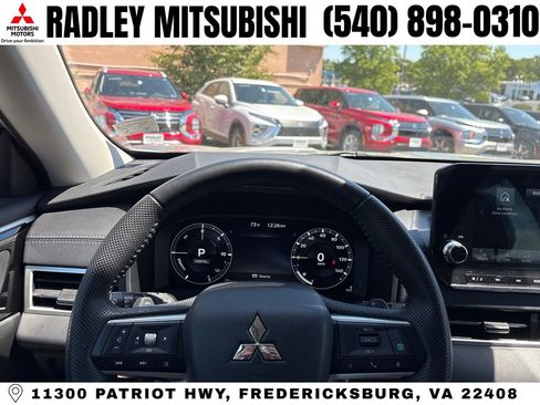 Used 2023 Mitsubishi Outlander SEL AWD/4WD image 6