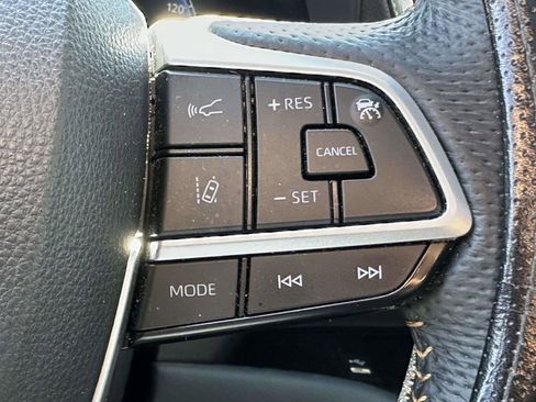 Used 2025 Toyota Sienna XLE Woodland Edition image 34