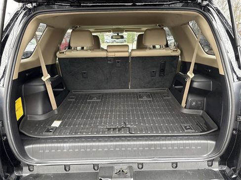 Used 2016 Toyota 4Runner SR5 Premium image 12