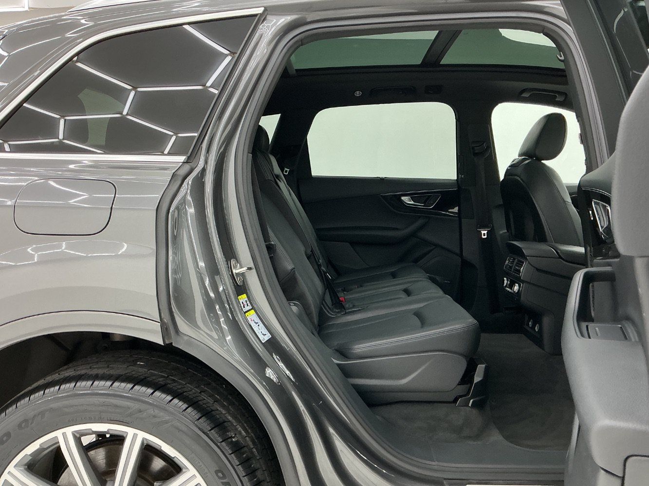 Used 2018 Audi Q7 3.0T Premium Plus w/ Premium Plus Package AWD/4WD image 21