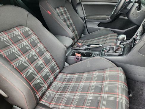 Used 2019 Volkswagen GTI SE image 12