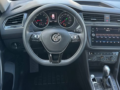 Used 2021 Volkswagen Tiguan SE FWD image 13