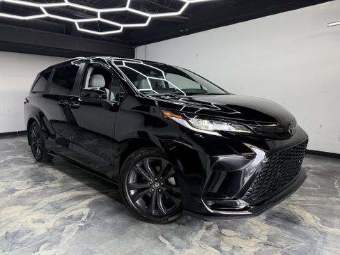 Used 2026 Toyota Sienna XSE AWD/4WD image 6
