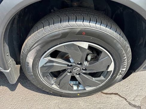 Certified 2024 Nissan Rogue SV w/ SV Premium Package AWD/4WD image 9