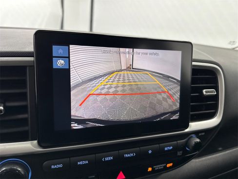 Used 2023 Hyundai Venue SEL image 29