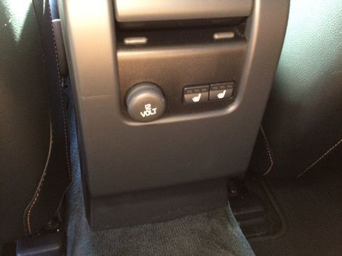 Used 2015 Volvo V60 T5 Cross Country image 22