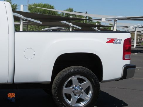 Used 2013 GMC Sierra 2500 SLT w/ SLT Convenience Package AWD/4WD image 17